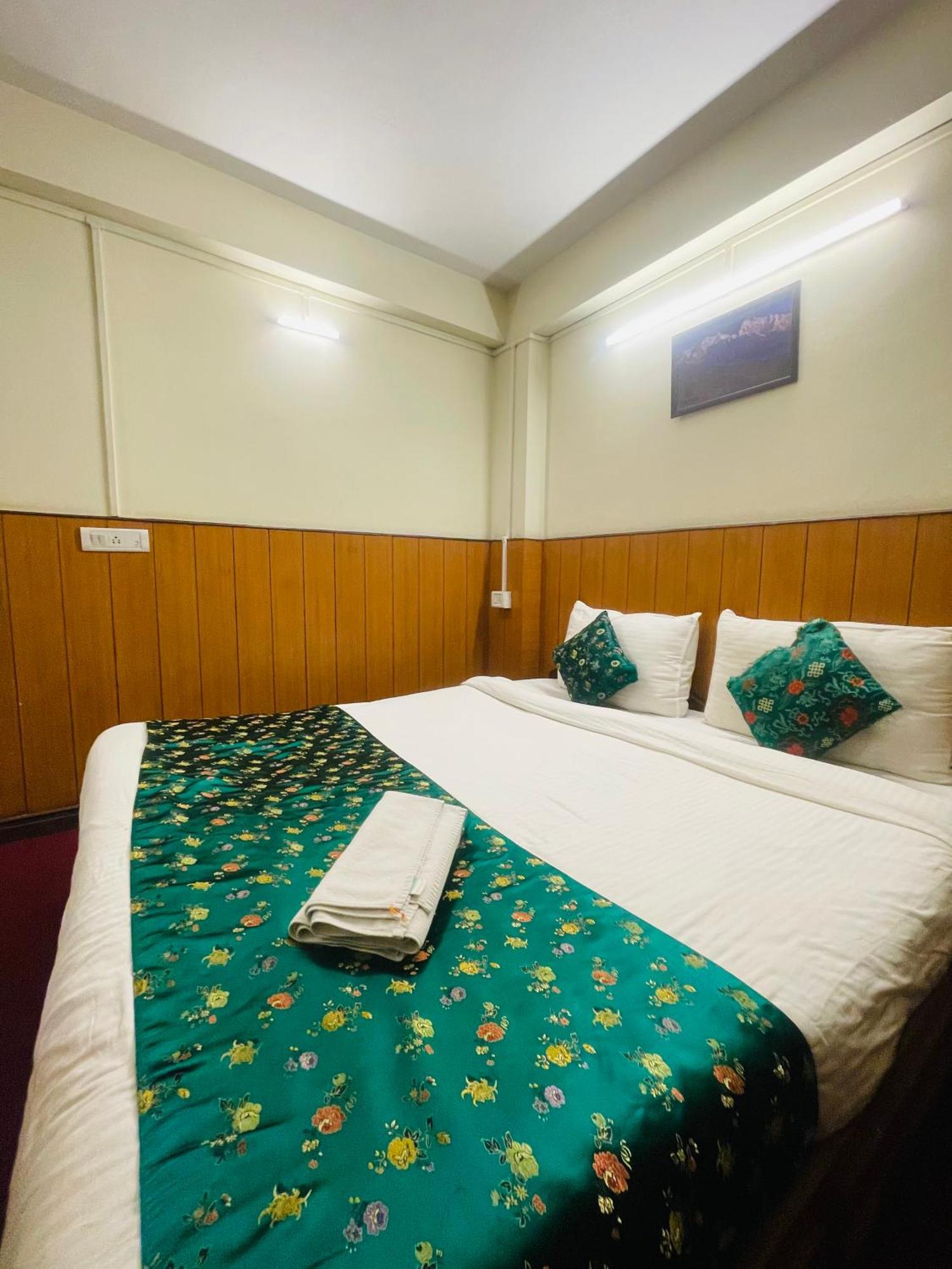 Hotel Palm Street Near Taj Agra  Dış mekan fotoğraf